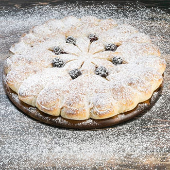 Осетинский пирог с брусникой