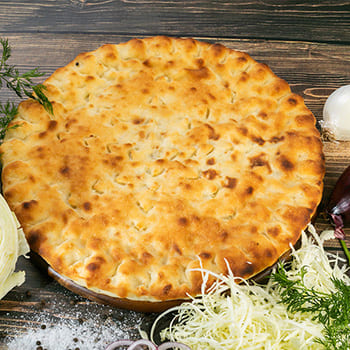Осетинский пирог с капустой грибами и жаренным луком