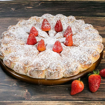 Осетинский пирог с клубникой и шоколадом