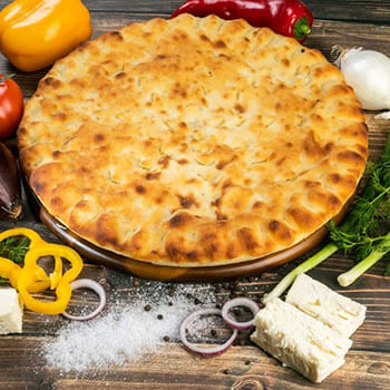 Осетинский пирог с зеленым луком и сыром