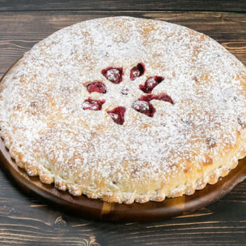 Осетинский пирог со смородиной и творогом